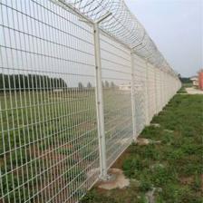 監獄安全防護設施 刺繩網、刀片防護欄與防撞設施的功能與應用